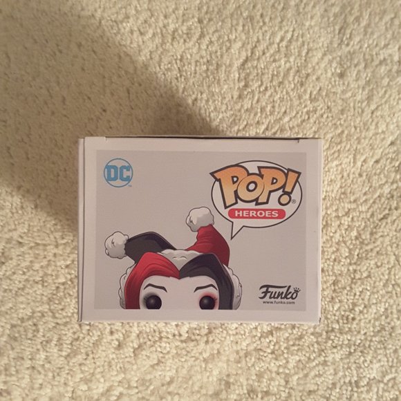 Holiday Harley Quinn Funko 299 NIB - Picture 5 of 6